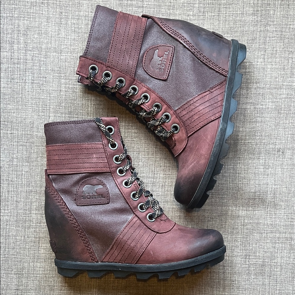 Sorel Lexie Wedge Waterproof Burgundy Red Boots 7.5